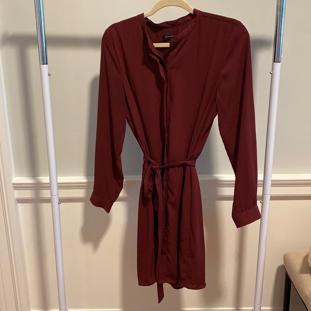 Size 6 Banana rebuild maroon burgundy button down shirt dress with tie waist
